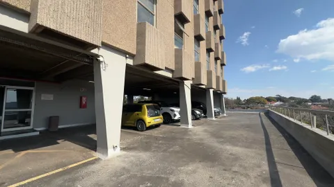 Sovereign House, Cnr Sovereign & Mullins Street, Bedford Gardens has a 428m² Office Space Available To Let (21)